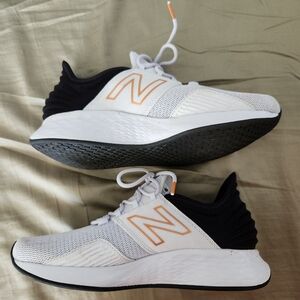 Womens New Balance Fresh Foam Roav sneaker